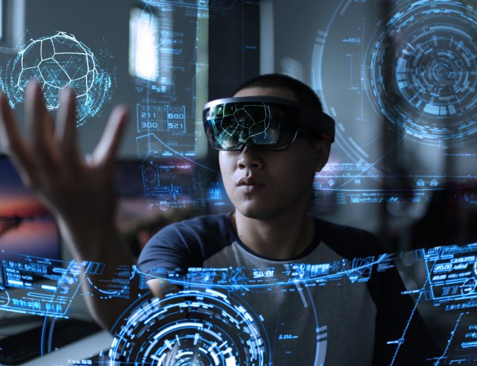 Augmented Reality: Hardware Overview and Key Concepts